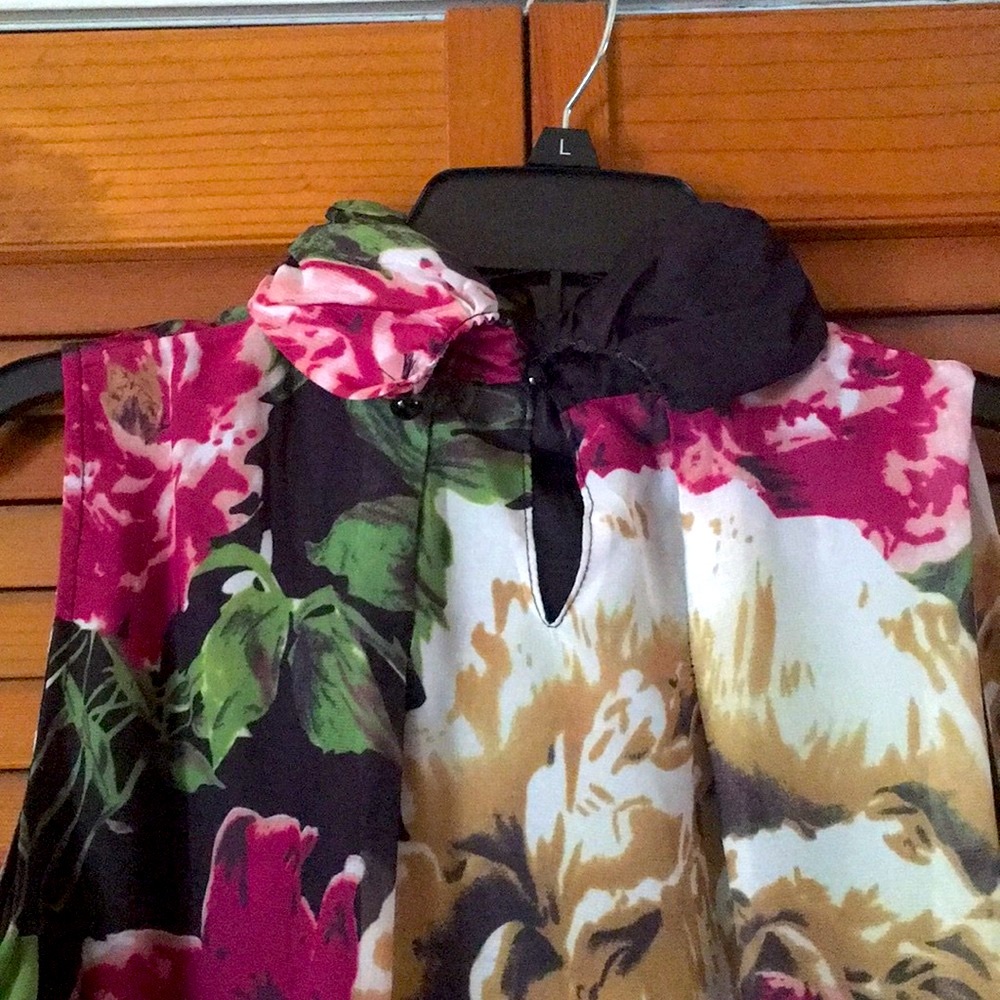 Lovely flowy Dress with floral print - Picture 4 of 4